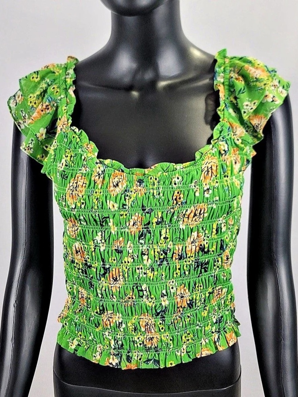 Lush Floral Smocked Top in Green Size Small Like New